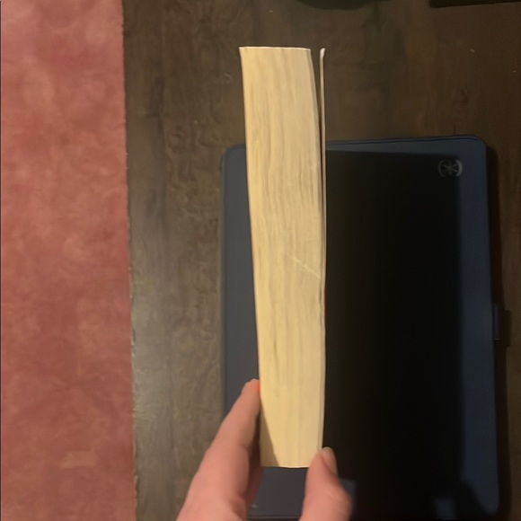 A Court of Thorns and Roses Book - Picture 4 of 4